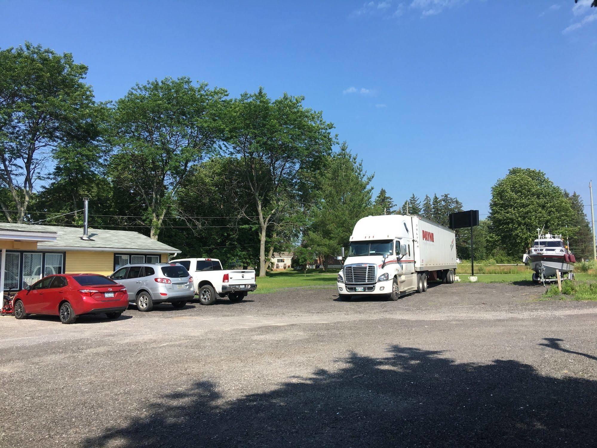 Knights Inn Cobourg Luaran gambar