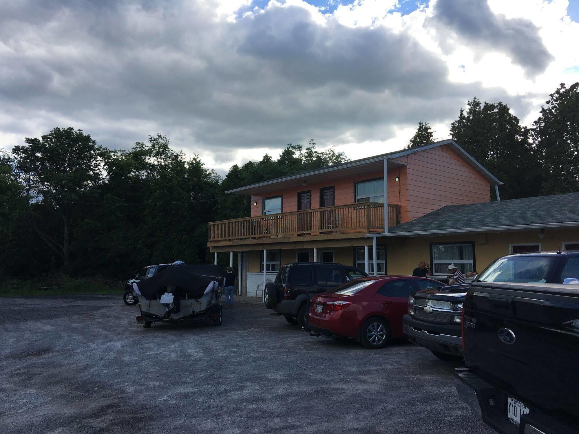 Knights Inn Cobourg Luaran gambar