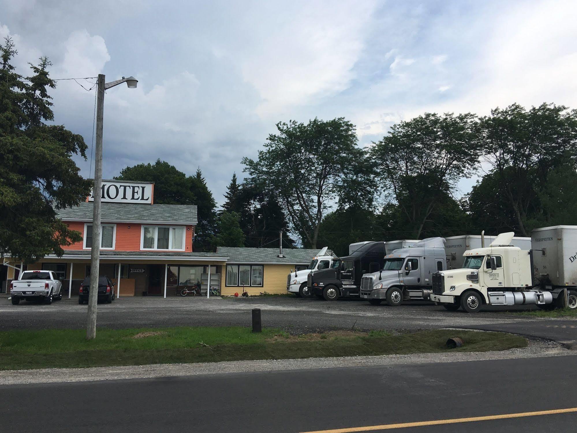 Knights Inn Cobourg Luaran gambar